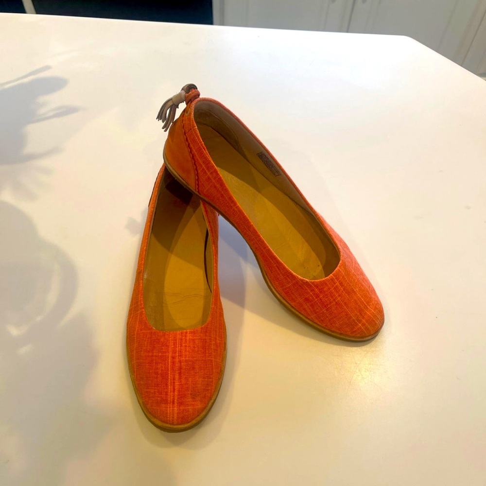 Ugg Australia Mesa Tassel Flats (7.5)